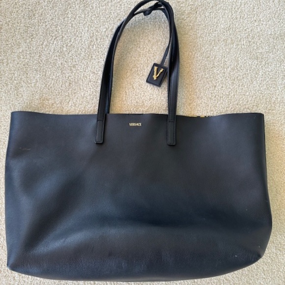 NWOT WOMEN'S VERSACE TOTE SHOULDER BAG WITH ADDITIONAL ATTACHED VERSACE  PURSE - Picture 3 of 16